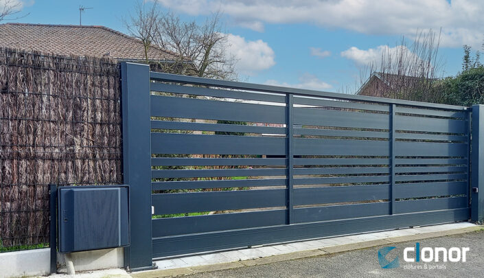 Portail coulissant alu Clonor